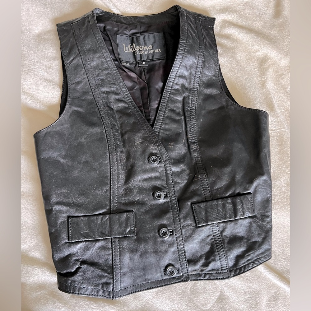 Women’s vintage leather button-up leather vest. Size 10. Excellent condition!